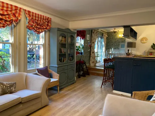 Pickwicks Guest House - Scenic