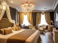 Luxury Boutique Hotel de Castillion Hotels near Steenstraat