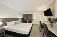 Smart Motels Bert Hinkler