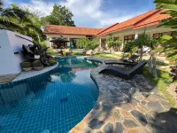 Tree Roots Retreat - Pools
