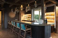 GweGwe Beach Lodge - bar