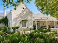Banhoek Corner Guesthouse - Bed and Breakfasts