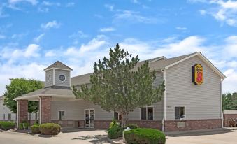 Super 8 by Wyndham Windsor