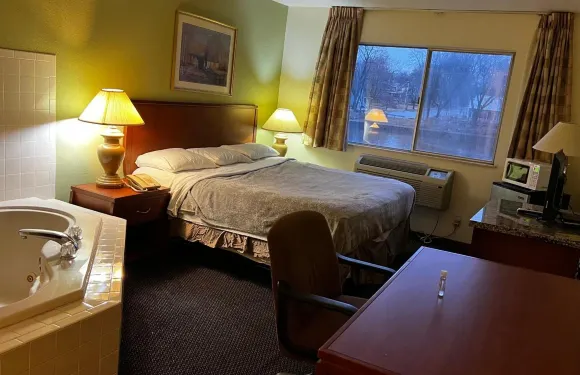 河濱漫步套房酒店