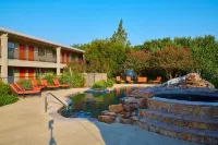 Fredericksburg Inn and Suites