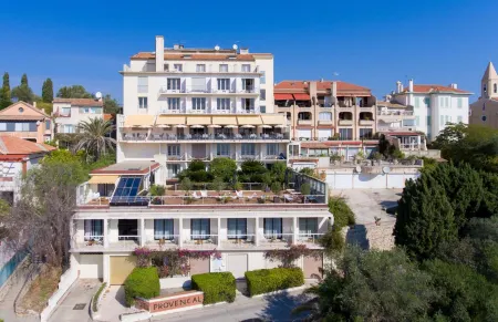 Hôtel le Provençal renové en 2025 - Bord de Mer Отели рядом с достопримечательностью «Le port de l'ile de Porquerolles»