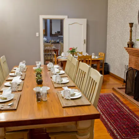 Del Roza Guest House