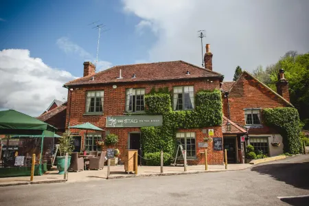 The Stag on the River Отели в г. Годалминг