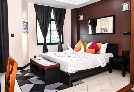 더 비하이브 말레