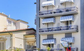 Hotel Lungomare - Housity