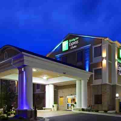 Holiday Inn Express FORT ST JOHN by IHG Hotel Exterior