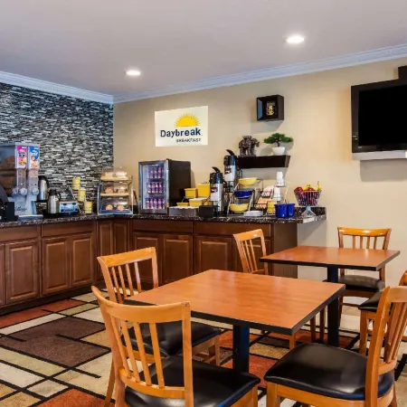 Days Inn & Suites by Wyndham Antioch