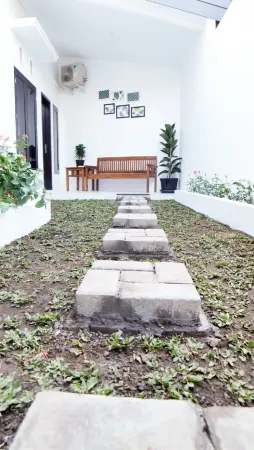 Almira Home Stay Banyuwangi Kota 3 Bedroom Syariah