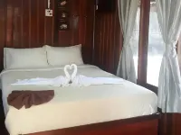 S.N. Plytorn Beach Hotel Hotels near Wat Chedi (Ai Khai)