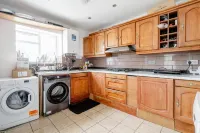 North Avenue Guest House Ltd, Heathrow Airport-Free Parking
