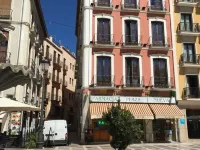 Hotel Plaza Nueva Granada Hoteles cerca de Palacio de Dar-al-Horra
