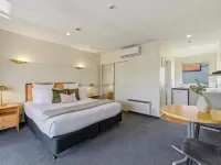 Daffodil Motel Hotels near Mona Vale