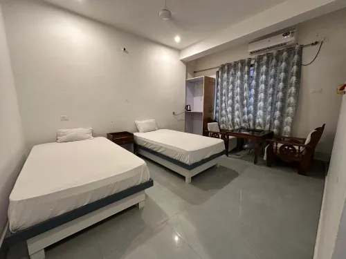 Hotel Nalanda Guest House - Balcony