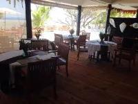 Funky Fish Beach & Surf Resort - breakfast