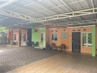 Bu Sur Homestay - parking