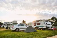 Torquay Foreshore Caravan Park - parking