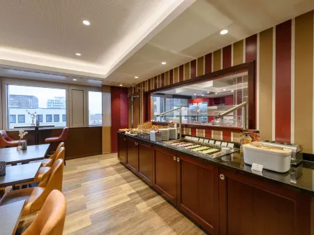 Aparthotel Adagio Frankfurt City Messe Отели рядом с достопримечательностью «Taunusturm»