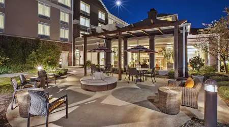 Hilton Garden Inn Akron-Canton Airport Отели в г. Гринтаун