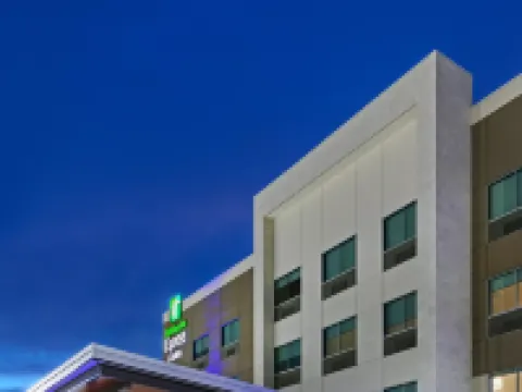 Holiday Inn Express & Suites STAFFORD NW - SUGAR LAND by IHG Hotels in Stafford