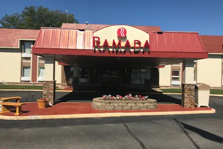 Ramada by Wyndham Albert Lea