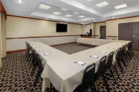 Baymont by Wyndham Pratt Hotel a Township 12