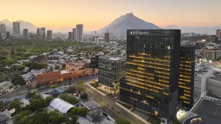 InterContinental Hotels Presidente Monterrey Отели рядом с достопримечательностью «Showcenter Complex»