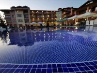 Hotel Grand - ที่มีสระว่ายน้ำ