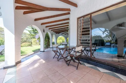 Bizafrika Guest Lodge & Conference Center - Ramah Hewan Peliharaan