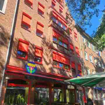 Victoria Boardinghouse Hotel Exterior