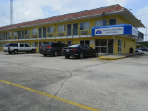 Americas Best Value Inn & Suites-Groves/Port Arthur Hotels in Groves