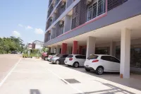 Chompu Nakarin Apartment - parking