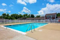 Econo Lodge Woodstock - Shenandoah Valley I-81 - Pools