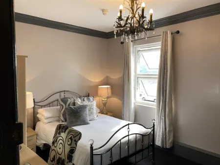 The Lilly Restaurant with Rooms