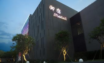 Royal Group Motel Feng Shan Branch