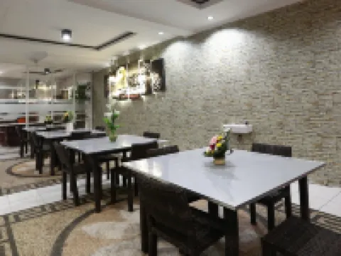 Shanrilla Hotel Hotels in Cihideung