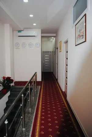 Hotel Erebuni Plaza Отели в г. Гарни