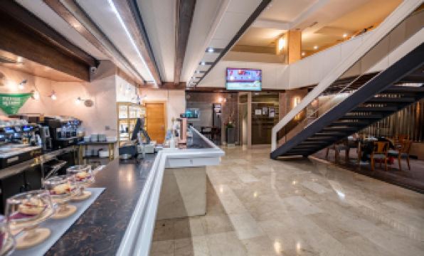 Hotel Castilla Vieja - Housity