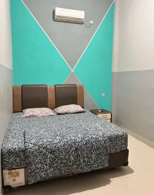 Losmen Al-Mukkaromah Hotel a Sukodadi