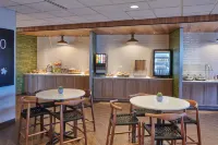 Fairfield Inn & Suites Chicago O'Hare - Breakfast