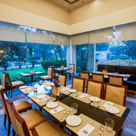 Radha Hometel Bengaluru Отели рядом с достопримечательностью «Торговый центр VR Bengaluru»