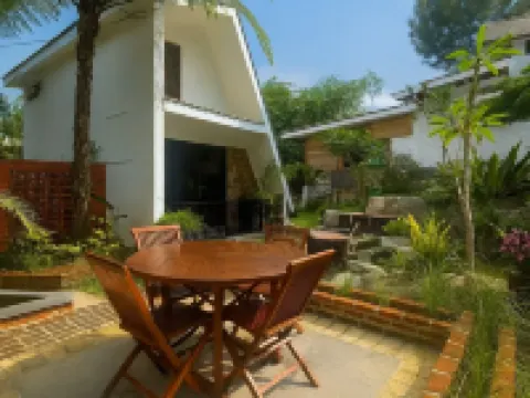 Aya Resort Ciater Near Sariater Hotspring シアターのホテル