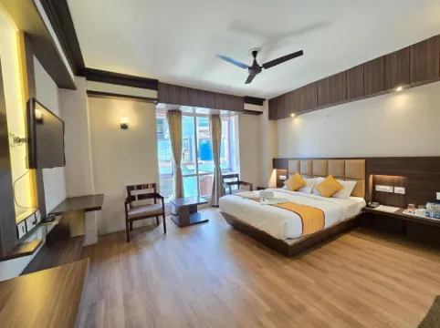 Golden Peaks Hotel & Restaurant