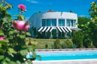 YOUness WELLness Clinic & Retreats - Pools