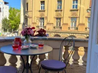 آرت هوتل لايك Hotels near منتزه آرت