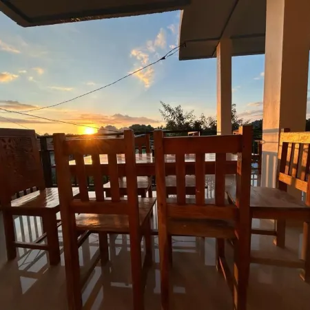Four-G Homestay & Komodo Tour